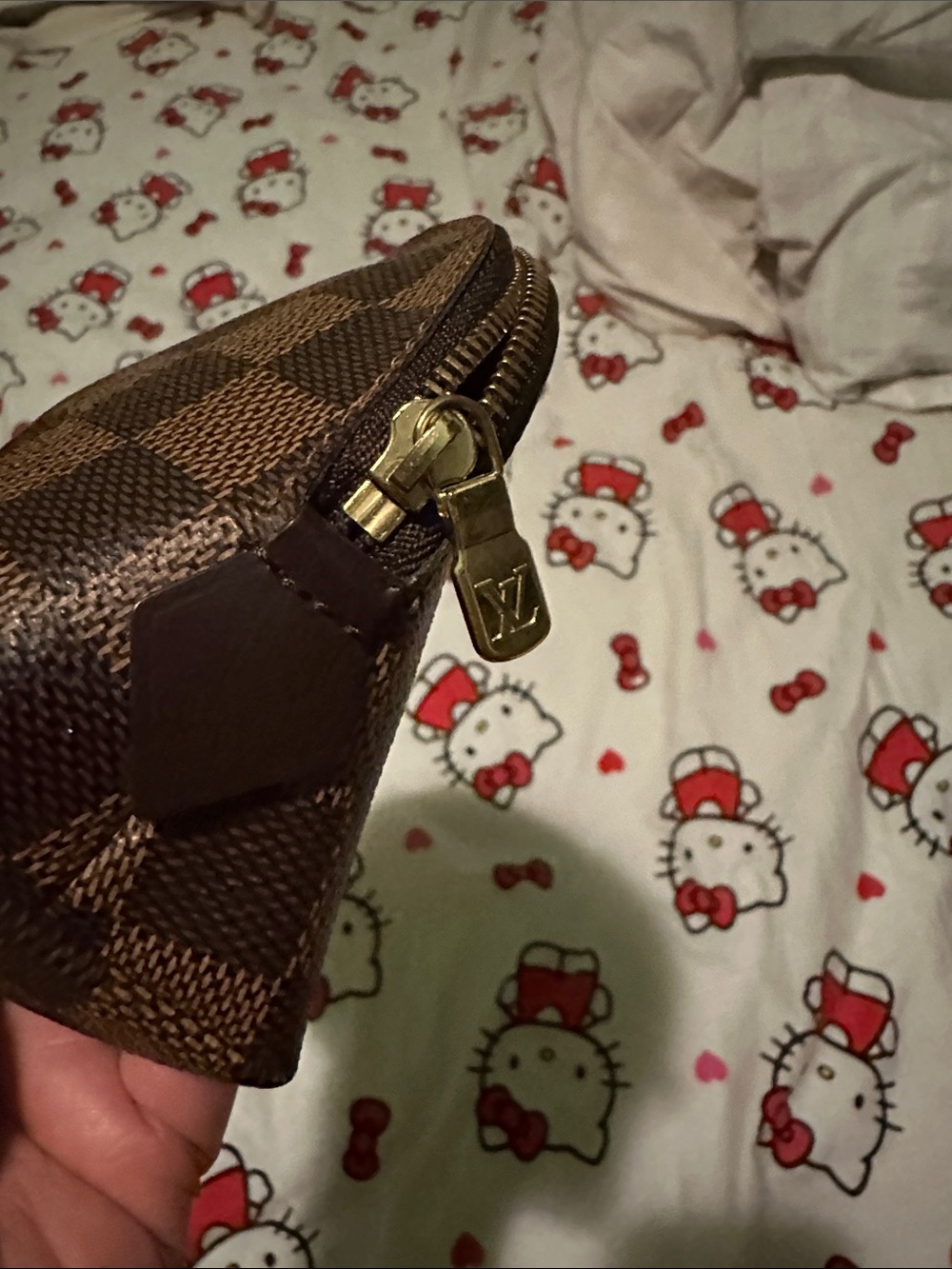 Louis Vuitton Cosmetic Pouch MM in Damier Ebene (discontinued) - Picture 7 of 12